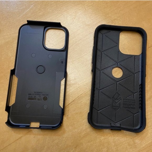 NWOT iPhone 11 Pro Protective, Case Commuter Series - Picture 5 of 5